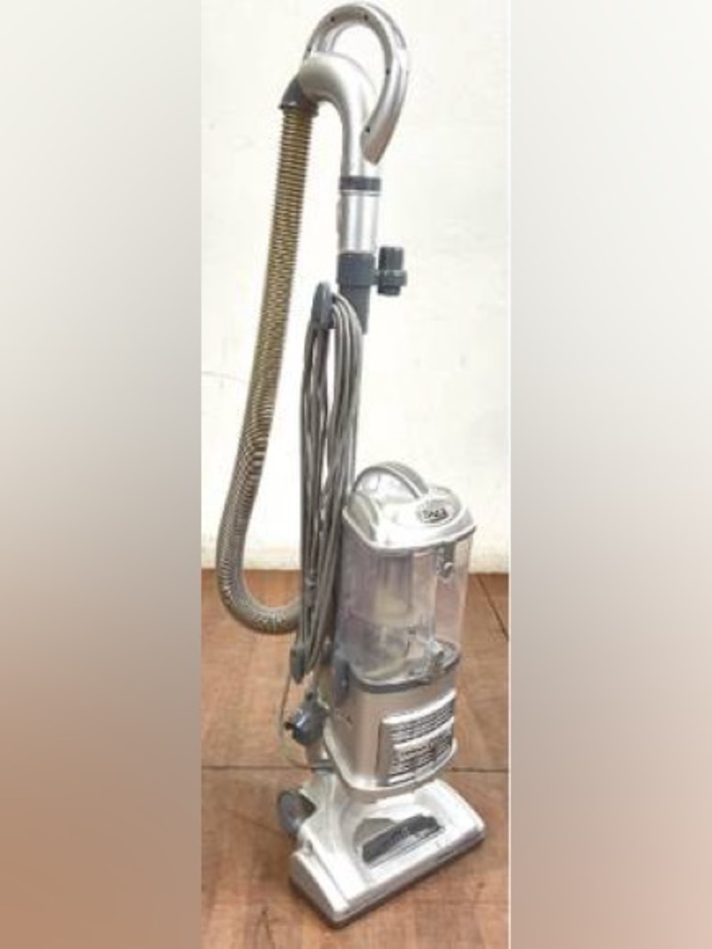 Shark Navigator Lift-Away Deluxe Upright Vacuum (Silver/Grey) [MINT]